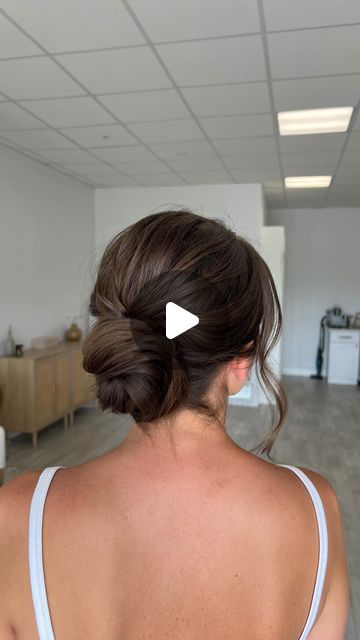 Simple Hair Chignon, Low Hairdo For Wedding, Low Buns For Wedding, Low Knotted Bun, Simple Easy Updos For Medium Hair, Soft French Twist Updo, Simple Wedding Low Bun, Low Bun How To, Low Side Bun Wedding Hair Tutorial