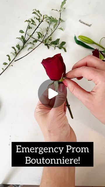 Flower Moxie on Instagram: "Have you ever tried a brooch pin instead of straight pins??" Wedding Botonier Ideas, Diy Flower Boutonniere, Rose Boutineer Ideas, How To Boutonniere, How To Make Boutonnieres, Garden Rose Boutonniere, How To Put On A Boutonniere, Bouteneire Groomsmen, Magnetic Boutonniere Diy