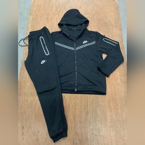 Brand New Never Worn Men Nike Sweatsuit Nike Suits, Nike Suit, Nike Sweatsuit, Nike Clothes Mens, Blazers Men, Men Nike, Workout Fits, Fashion Menswear, Black Nike