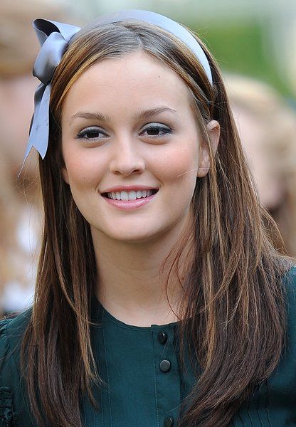 want hair color! Blair Waldorf Headband, Blair Waldorf Hair, Vanessa Abrams, Mode Gossip Girl, Estilo Blair Waldorf, Estilo Gossip Girl, Stile Blair Waldorf, Jenny Humphrey, Nate Archibald