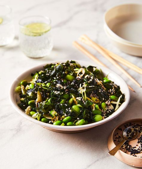 Seaweed Salad Recipe, Sweetcorn Salad, Wakame Salad, Sashimi Salad, Wakame Seaweed, Vegan Salad Recipes, Vegan Nutrition, Healthy Benefits, Vegan Salad