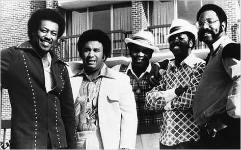 " I STILL HAVEN'T FOUND AMAN(AGREEMENT THROUGH PRAYER) - , YET ... A former lead singer of the soul music group The Spinners has died in Orlando… The Spinners, Singing Groups, East Coast Style, Rock And Roll History, Song Birds, Im Falling In Love, Rock And Roll Bands, Just You And Me, Black Music