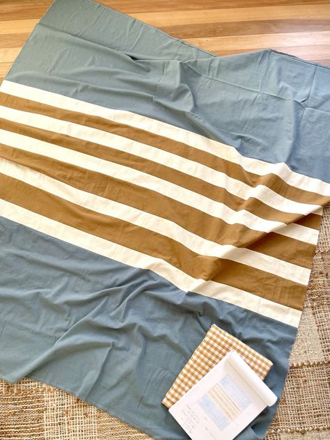 Striped Quilts, Stripe Quilt Pattern, Monochromatic Quilt, Solid Fabric Quilts, I Need To Change, Simple Quilts, Dotted Paper, Big Block Quilts, Family Projects