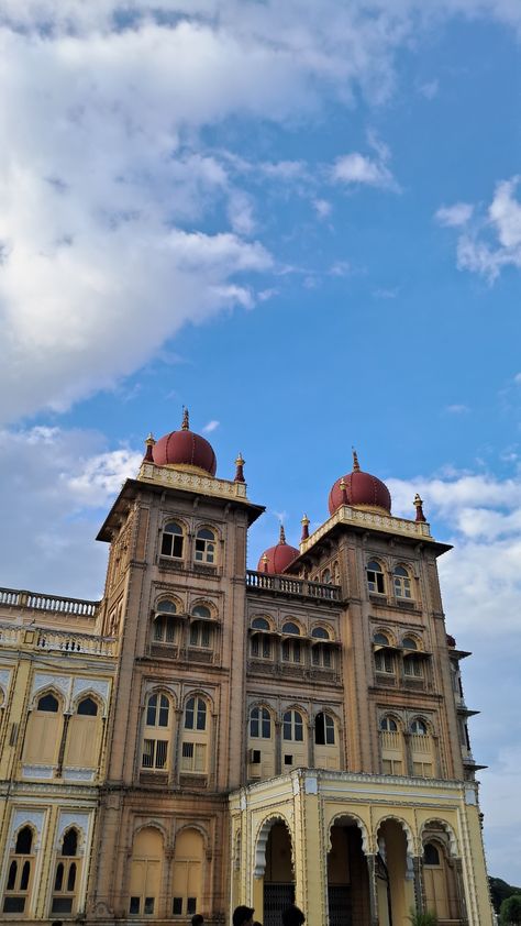 Mysore Palace, Group Picture Poses, Travel Pose, Group Picture, Mysore, Footwear Design Women, Aesthetic Videos, Picture Poses, Insta Story