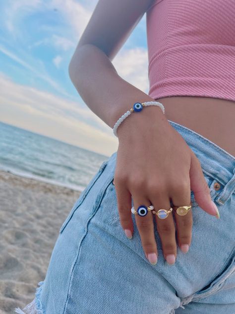 Cute Evil Eye Bracelet Ideas, Evil Eye Diy Jewelry, Evil Eye Seed Bead Bracelet, Evil Eye Bead Bracelet, Seed Bead Bracelet Design Ideas, Bracelet Ideas Evil Eye, Seed Bead Bracelet Designs, Evil Eye Bracelet Ideas, Vacation Bracelets