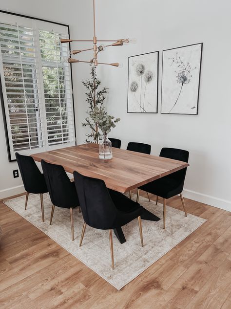 Dining Room Wood And Black, Dining Room Neutral Colors, Living Room And Dinning Room Ideas, Black White And Wood Dining Room, Neutral Dining Room Ideas, Minimalist Dinner Table, Modern Boho Dining Room, Neutral Apartment Decor, Canada Decor