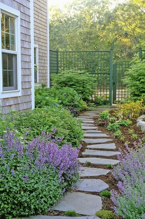 Flagstone Path, Side Yard Landscaping, Garden Stepping Stones, Garden Walkway, Stone Path, Side Garden, Garden Pathway, Side Yard, Garden Photos