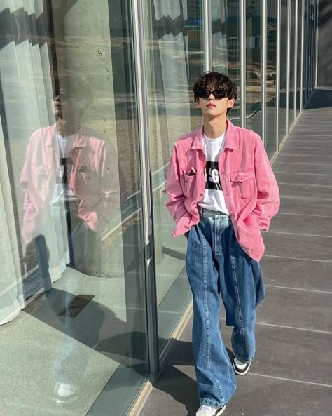 Pink Blue Outfit Aesthetic, Barbiecore Aesthetic Outfit Men, Colorful Mens Fashion Casual, Pink Outfits Masc, Mens Pink Outfit Streetwear, Barbie Inspired Outfits Men, Barbiecore Outfit Men, Pink Masculine Outfit, Pink Outfit Men Aesthetic