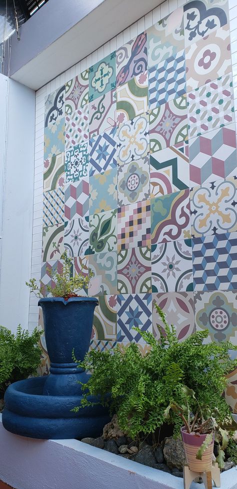 Tiled Garden Wall Ideas, Mosaic Tiles Outdoor Patio, Tiled Outside Garden Wall, Tile Wall Outdoor, Terrace Wall Tiles, Mosaic Outdoor Wall, Balcony Tiles Wall, Garden Wall Tiles, Outdoor Wall Tiles Ideas