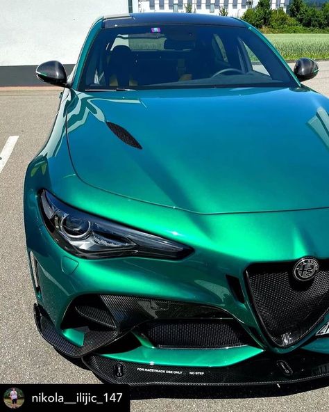 Car Color Inspiration, Car Color Combinations, Cool Car Colors, Unique Car Colors, Car Color Ideas, Bmw I8 Purple, Car Wrap Colors, Car Wrap Ideas, Purple Bmw M4