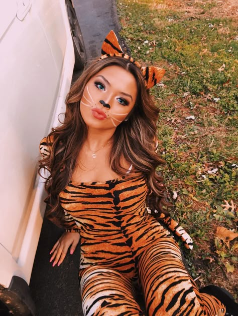 Jasmine And Tiger Costume, Halloween Tiger Costumes Women, Zoo Animals Halloween Costumes, Halloween Costumes Animals Women, Cougar Costume Woman, Tiger Outfit Women, Tiger Diy Costume, Zoo Animal Halloween Costumes, Cute Animal Costumes Women