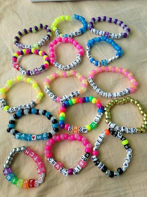 Braclets Fun Things To Customize, Kandi Perler Bracelets, Cool Words To Put On Bracelets, Rave Kandi Words, Festival Bracelet Ideas, Music Festival Bracelets, Kandi Rave Bracelets, Fun Kandi Ideas, Cute Kandi Bracelet Ideas