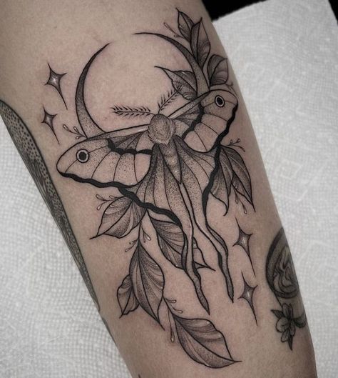 Lunar Moth Tattoo, Luna Moth Tattoo, Tatuaje Cover Up, Moth Tattoo Design, Whimsical Tattoos, Celestial Tattoo, Bug Tattoo, Insect Tattoo, Tattoo Hand