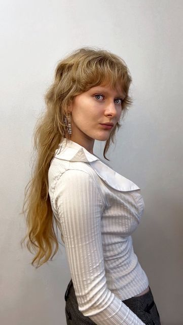 Long Woman Mullet, Cool Haircuts For Women Long, Cool Long Haircuts For Women, Fairy Mullet Hair, Elf Shag Hair, 70 Shag Haircut Long, Haircut Woman Long, Women Mullet Long, Shaggy Mullet Long Hair