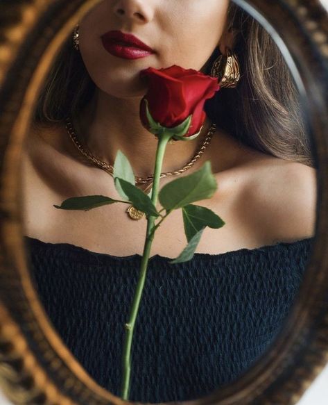 Beauty Killer, Valentine Photo Shoot, Shotting Photo, Self Portrait Poses, Valentine Photography, Romantic Outfit, Photo Pose Style, Fashion Photography Poses, Instagram Photo Inspiration