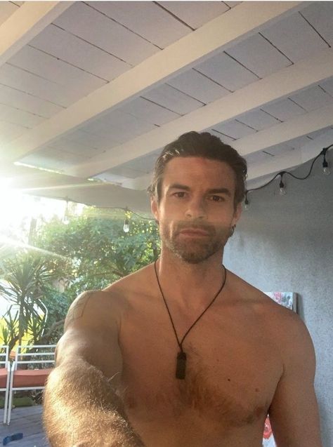 Tvd Men, Elijah Vampire Diaries, Elijah The Originals, Elijah Mikaelson, The Vampire Diaries Characters, Flipagram Instagram, Vampire Diaries Guys, Vampire Diaries Funny, Daniel Gillies