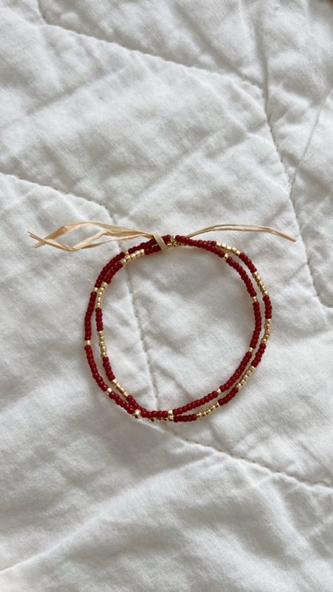 fsu bracelet garnet and gold Maroon Beaded Bracelet, Red And Gold Beaded Bracelet, Gold Seed Bead Bracelet, Red Seed Bead Bracelet, Fall Seed Bead Bracelets, Diy Seed Bead Bracelet Ideas, Seed Bead Patterns Bracelet, Fall Seed Bead Jewelry, Christmas Beaded Bracelets