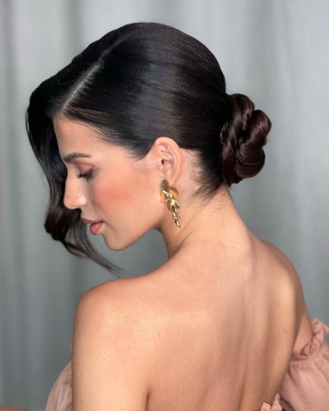 Low Bun Wedding Hair, Black Hair Bun, Side Bun Hairstyles, Wedding Hair Side, Wedding Bun Hairstyles, Wedding Hair Up, Low Bun Hairstyles, Guest Hair, Bridal Hair Updo