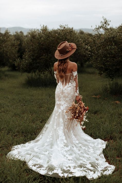 Bohemian Mermaid Wedding Dress, Rish Wedding Dresses, Wedding Dress With A Hat, Beautiful Western Wedding Dresses, Western Floral Wedding Dress, Rustic Country Wedding Dresses With Sleeves, Casual Mermaid Wedding Dress, Wedding Dresses Ranch Style, Mermaid Wedding Dress Western