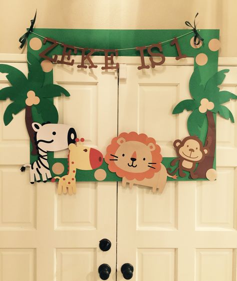 Photo booth - safari theme partiesbypeggy on Instagram Safari Photo Booth, Lion King Birthday Party Ideas, Safari Theme Birthday Party, Safari Party Decorations, Jungle Theme Birthday Party, Animal Theme Birthday, Birthday Party Props, Jungle Theme Parties, Jungle Theme Birthday