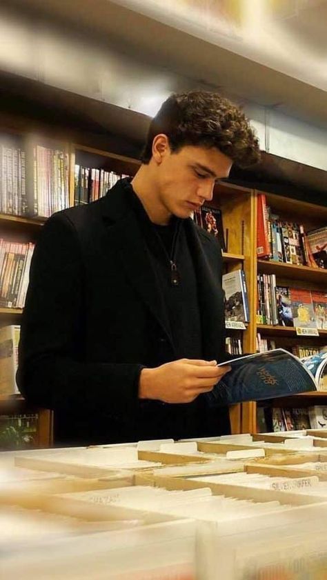 What to Wear in College for Guys: Your Ultimate Guide Rafael Miller, Xavier Serrano, Man Reading, Addicted Series, Books For Boys, Aesthetic Guys, Beach Reading, Book Boyfriends, Dream Boy