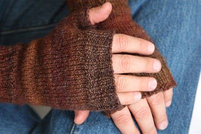 Man Paws Fingerless Mittens - I added cables along the back but really easy quick pattern Crochet Slippers Adult Free Pattern, Fingerless Mittens Knit, Fingerless Mittens Pattern, Knitting Gloves Pattern, Fingerless Gloves Knitted Pattern, Crochet Mittens Pattern, Diy Tricot, Glove Pattern, Paw Pattern