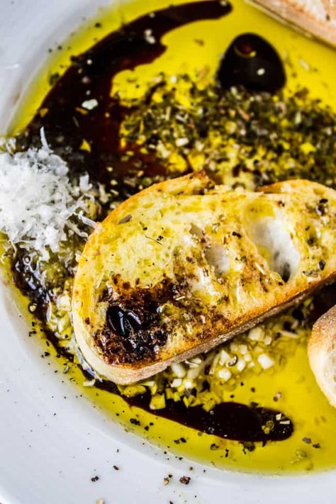 Restaurant-Style Olive Oil and Balsamic Bread Dip Bread Oil Dip, Balsamic Bread Dip, Oil Bread Dip Recipe, Balsamic Bread, Bread Dipping Sauce, Bread Dips Recipes, Bread Dipping Oil Recipe, Bread Olive Oil, Dipping Oil Recipe