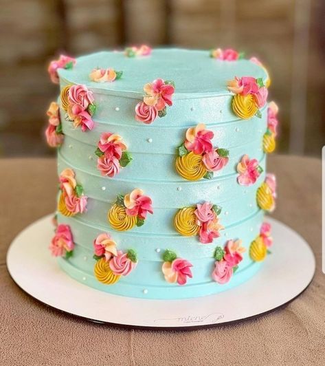 Cake Story, Birthday Cakes For Her, Buttercream Cake Decorating, Cupcake Cake Designs, Spring Cake, Simple Cake Designs, Creative Cake Decorating, Easy Cake Decorating, Cake Decorating Designs