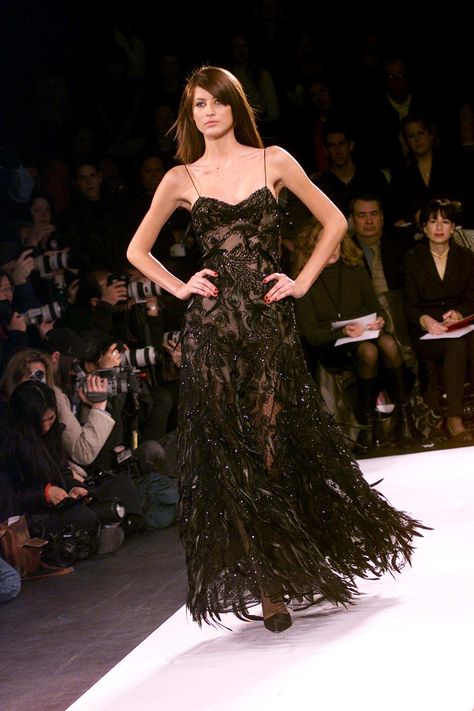 Black Runway Dress, Black Dress Runway, Vintage Oscar De La Renta Wedding Dress, Oscar De La Renta Alibi Perfume, Black Runway, Oscars 2011, Oscar De La Renta Alibi, Oscar De La Renta Embroidered Dress, Royal Clothing