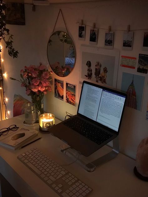 Cute Study Space, Study Place Ideas, Work Place Aesthetic, Working From Home Aesthetic, Aesthetic Study Space, Study Space Ideas, Study Space Aesthetic, Cozy Study Space, People Studying