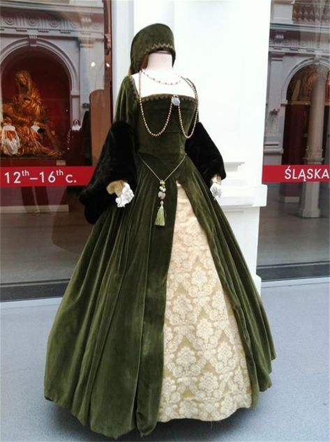 Victorian Queen Elizabeth Tudor Period Tudor Dress Cosplay Costume Anne Boleyn Style Green Medieval Court Gown, Tudor Gown, Tudor Dress, Tudor Fashion, Tudor Costumes, Medieval Gown, Fest Outfits, Century Dress, Period Dress