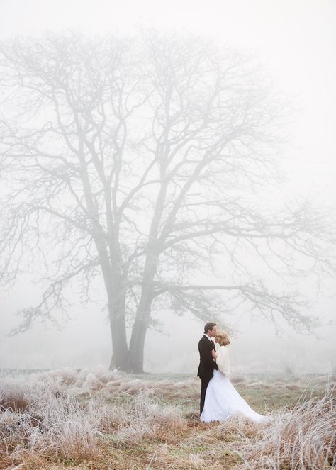 Misty Winter Wedding Portraits | Chloe Photography | http://heyweddinglady.com/ethereal-gray-winter-wedding-ideas/ Winter Wedding Photos, Winter Wedding Inspiration, Wedding Winter, Photo Couple, Wedding Photo Inspiration, Wedding Shots, Wedding Photography Inspiration, Foto Inspiration, Wedding Pics