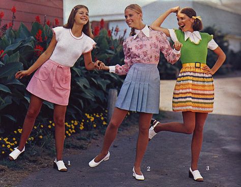 Spiegel 73 ss 3 skirts | Flickr - Photo Sharing! 1960s Teen Fashion, 60s Outfits, 1970 Fashion, Κούρεμα Bob, 1960 Fashion, 60s 70s Fashion, 60s And 70s Fashion, 70s Outfits, Seventies Fashion