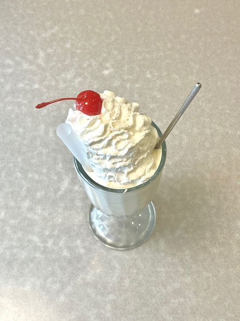 #milkshake #drink #aesthetic #food #cafe Vanilla Milkshake Aesthetic, Milkshake Aesthetic, Milkshake Drink, Drink Aesthetic, Vanilla Milkshake, Food Cafe, Summer Mood, Milkshakes, Yummy Foods