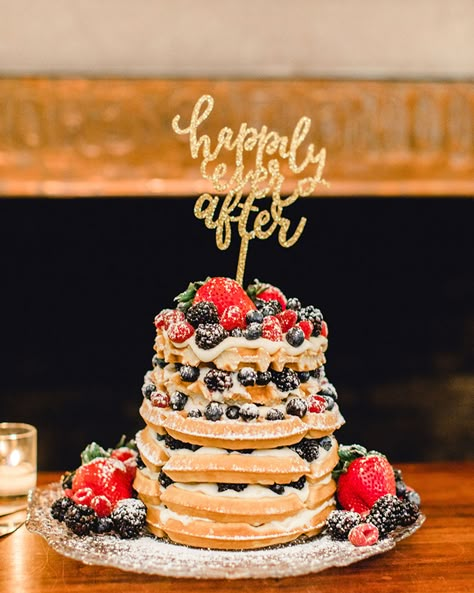 Waffle Cake Wedding, Waffle Wedding Cake, Pancake Wedding Cake, Breakfast Wedding Cake, Waffle Cake Ideas, Waffle Birthday Cake, Waffle Cake Birthday, Brunch Birthday Cake, Wedding Waffles