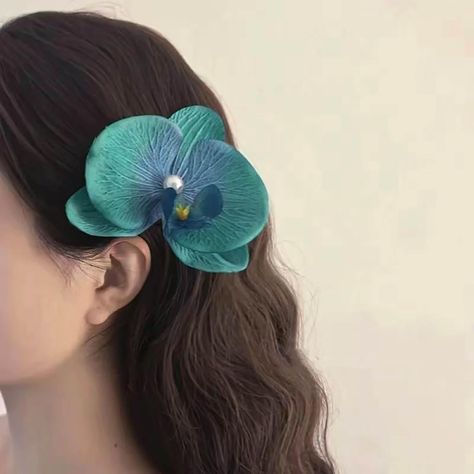 Hawaiian Hair, Hawaiian Hairstyles, Lake Hair Styles, Bridal Hair Accessories Flower, Pink Hair Clips, Blue Orchids, Head Jewelry, Tropical Flower, Flower Hair Accessories