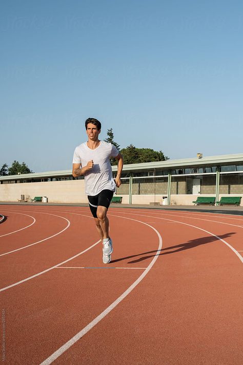 Running On Track, Running Pose, Marathon Training Schedule, Running Pictures, Running Photography, Person Running, Running Photos, Interval Running, Marathon Training Plan