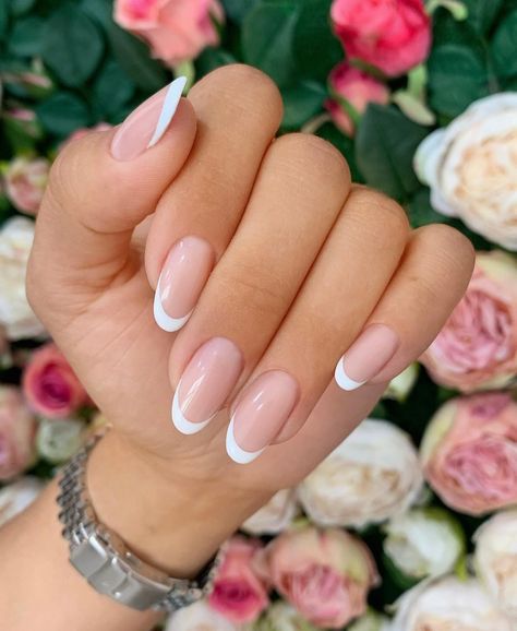 26 Awesome French Manicure Designs - Hottest French Manicure Ideas Emerald Nails, Manikur Kuku, French Manicure Designs, French Manicure Nails, Nagel Tips, French Nail Designs, Classic Nails, Nagel Inspo, Manicures Designs