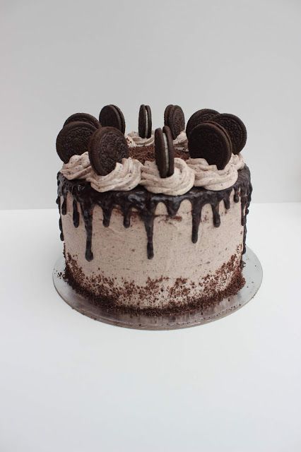 Kitkat Torte, Oreo Cakes, Oreo Torte, Oreo Balls Recipe, Oreo Frosting, Oreo Truffles Recipe, Oreo Desserts, Chocolate Oreo Cake, Oreo Buttercream