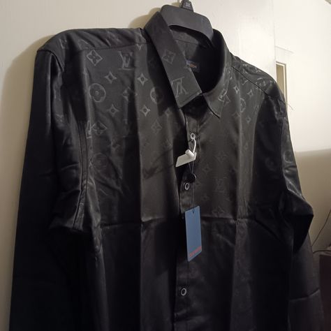 Blacc,Louis Vuitton Dress Shirt. 1x, But Fits Like A Large. Louis Vuitton Shirts, Louis Vuitton Dress, Louis Vuitton Men, Mens Shirt Dress, Shirt Color, Dress Shirt, Shirt Dress, Mens Shirts, Louis Vuitton