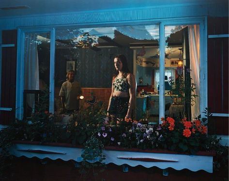 Famous Contemporary Photographers - Gregory Crewdson Gregory Crewdson Photography, Gregory Crewdson, Window Photography, Narrative Photography, American Photography, Twilight Photos, Anja Rubik, History Of Photography, Rubik's Cube