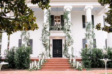 Austin Outdoor Wedding Venue - Woodbine Mansion All White Modern Wedding, Tx Wedding Venues, White Modern Wedding, Woodbine Mansion, Round Rock Texas, Mansion Wedding Venues, Modern Wedding Ceremony, Austin Wedding Venues, Wedding Reception Locations