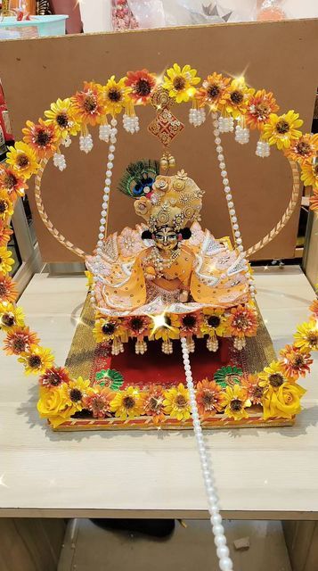 Krishna Ji Ka Jhula, Krishna Ji Jhula Decoration, How To Make Krishna Dress, Kanha Ji Jhula Decoration, Krishna Jhula Decoration Ideas, Jhula For Laddu Gopal, Krishna Accessories, Jhula Decoration, Bollywood Decor