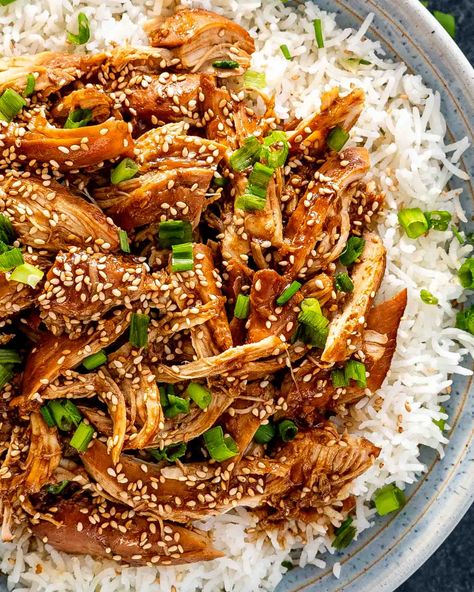 Slowly cooked to perfection in a delicious teriyaki sauce with a hint of sesame oil, this Slow Cooker Teriyaki Chicken is incredibly tasty! #slowcooker #crockpot #teriyakichicken #recipe Sweet Teriyaki Sauce, Teriyaki Chicken Crock Pot, Slow Cooker Teriyaki Chicken, Slow Cooker Teriyaki, Jo Cooks, Healthy Chicken Breast, Interesting Food, Teriyaki Sauce, Recipe Roundup