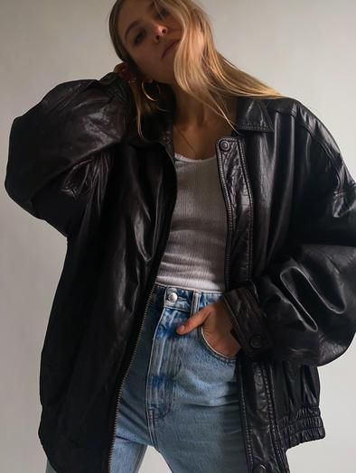 Leather Jacket Vintage, Jacket Outfit Women, Mode Hipster, Leather Jacket Style, 90's Fashion, Leather Jacket Outfits, Real Leather Jacket, Looks Street Style, School Looks