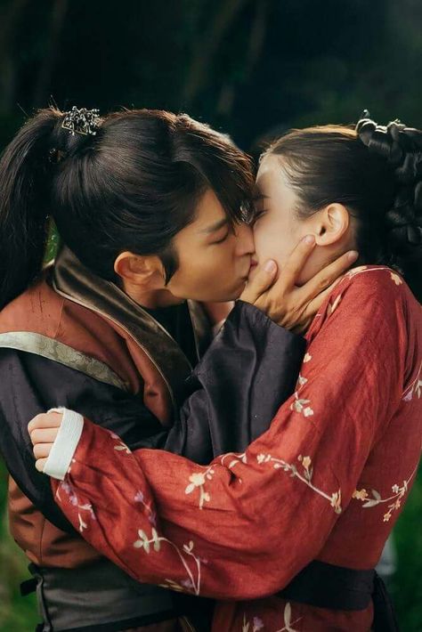 Moon Lovers - Wang So and Hae Soo Lee Joon Gi Moon Lovers, Scarlet Heart Ryeo Wallpaper, Moon Lovers Drama, Moon Lovers Scarlet Heart Ryeo, Winner Ikon, Scarlet Heart Ryeo, Moorim School, Wang So, W Two Worlds