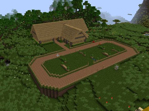 Neat horse track and barn by B3EAUTIFULP0ISON Horse Barn Minecraft, Minecraft Horse Stables, Minecraft Barn, Minecraft Horse, Minecraft Structures, Bangunan Minecraft, Minecraft Farm, Minecraft Furniture, Minecraft Plans