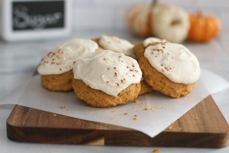 Pumpkin Drop Cookies, Maple Buttercream, Soft Pumpkin Cookies, Pumpkin Treat, Delicious Cookies, Drop Cookies, Round Two, Buttercream Icing, Mini Pies