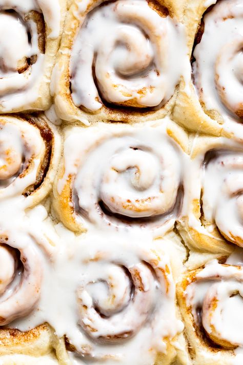 Buttermilk Cinnamon Rolls, Buttermilk Frosting, Maple Icing, Paleo Carrot Cake, Savory Bread Recipe, Cinnamon Rolls From Scratch, Powdered Sugar Icing, Cinnamon Bun Recipe, Cinnamon Roll Recipe Homemade