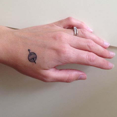 Tiny crochet hook and wool yarn tattoo -- love the idea! Thinking different placement... Small Crochet Tattoo, Tattoos For Crafters, Crochet Hook Tattoo Ideas, Knit Tattoo Ideas, Needle Point Tattoo, Yarn Ball Tattoo, Cat Yarn Tattoo, Crochet Tattoo Ideas Small, Yarn Tattoo Ideas